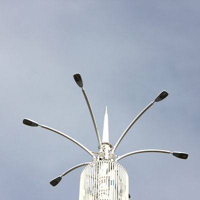 30m Q355b Mobile Communication Tower Antenna Signal Booster Galvanized